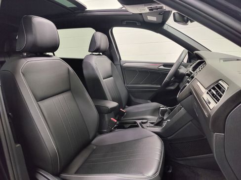 Used 2024 Volkswagen Tiguan SE R-Line image 6