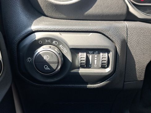 Used 2021 Jeep Gladiator Overland w/ Popular Equipment Package AWD/4WD image 23