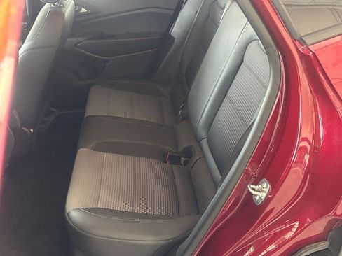 Used 2025 Chevrolet Trax LT FWD image 26