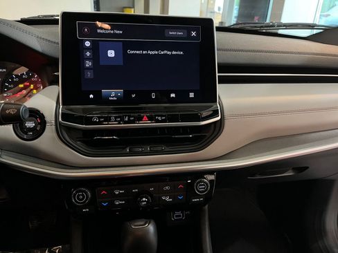 Used 2025 Jeep Compass Limited AWD/4WD image 17