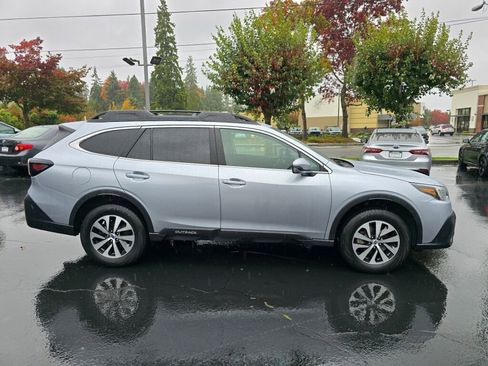 Used 2021 Subaru Outback Premium image 12
