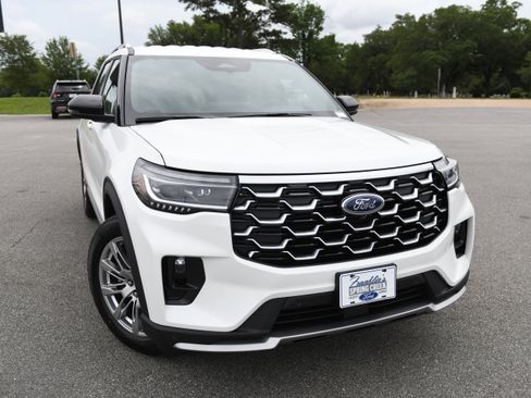 New 2026 Ford Explorer Platinum RWD image 4