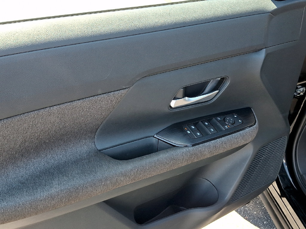 Used 2025 Nissan Kicks SV FWD image 12