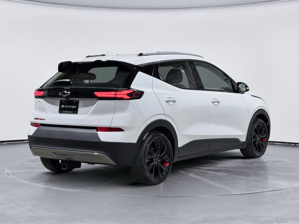 Used 2023 Chevrolet Bolt EUV LT w/ Convenience Package FWD image 3