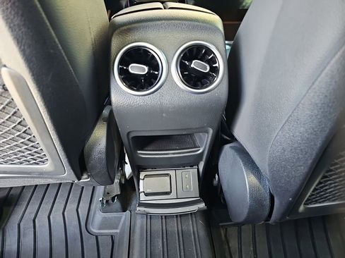 Used 2023 Mercedes-Benz GLB 250 image 21