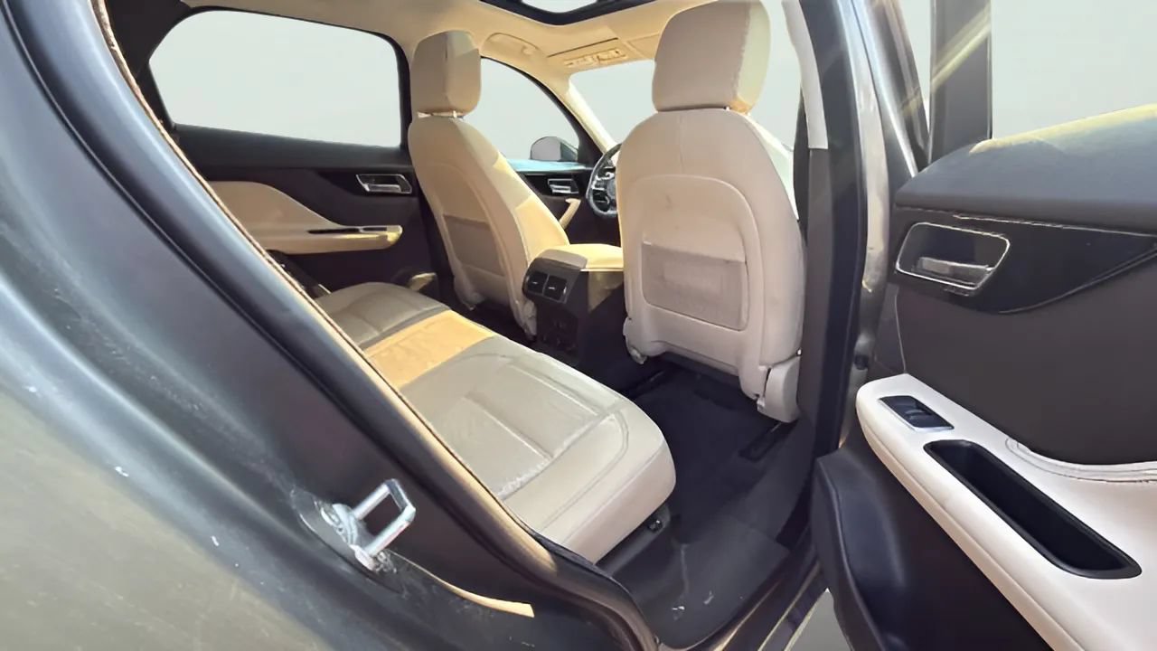 Used 2018 Jaguar F-PACE Prestige AWD/4WD image 11