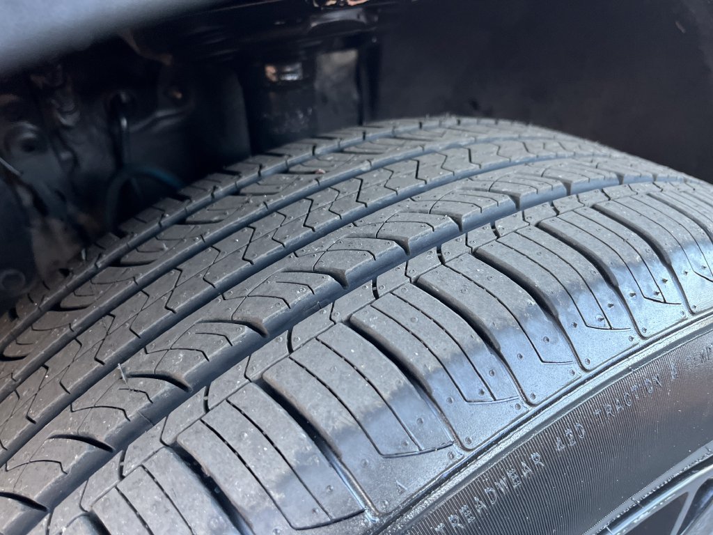 Used 2019 Toyota RAV4 XLE w/ Convenience Package FWD image 28