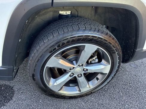 Used 2022 Jeep Grand Cherokee L Limited image 13