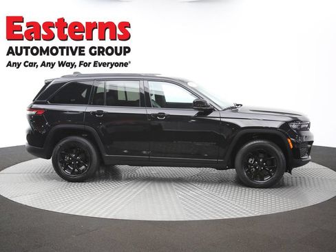 Used 2025 Jeep Grand Cherokee Altitude AWD/4WD image 46