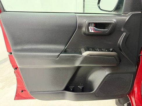 Used 2022 Toyota Tacoma TRD Sport w/ Technology Package AWD/4WD image 28