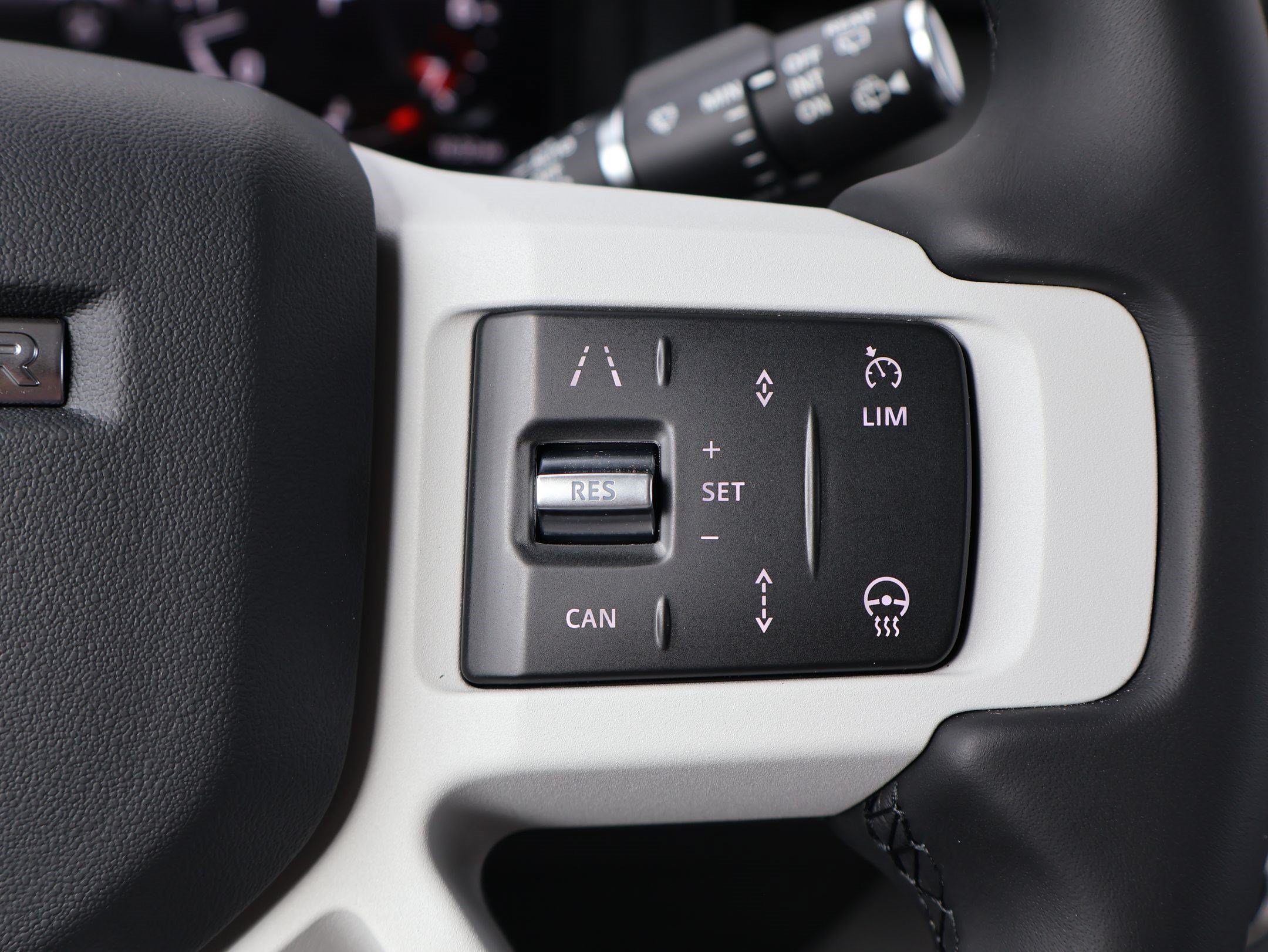 Used 2026 Land Rover Defender 110 X-Dynamic SE AWD/4WD image 20