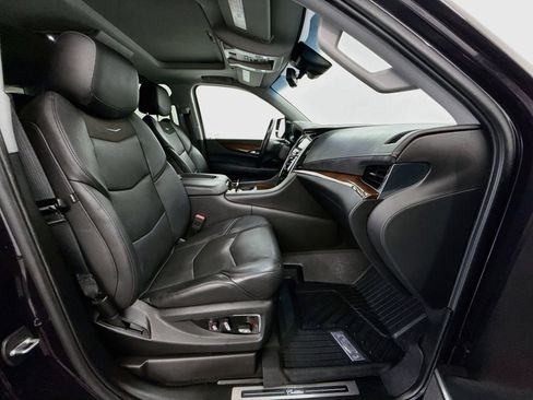 Used 2018 Cadillac Escalade Premium Luxury AWD/4WD image 35