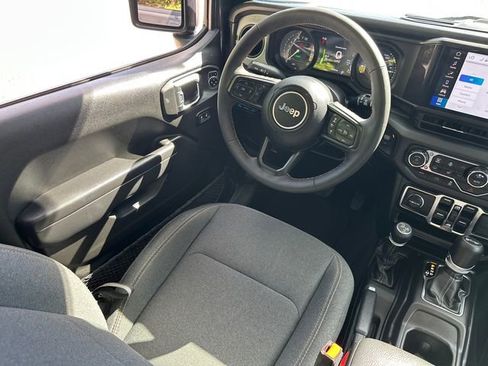 Used 2024 Jeep Wrangler Unlimited w/ Convenience Group AWD/4WD image 17