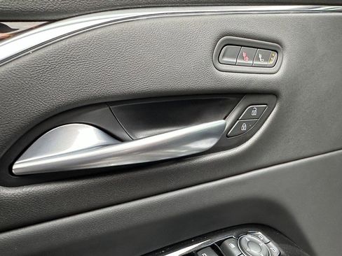 Used 2023 Cadillac Escalade ESV Luxury image 21