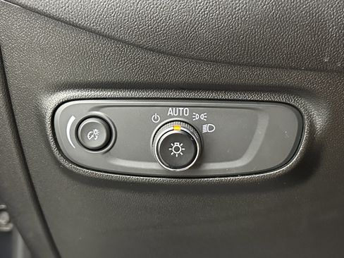 Used 2022 Chevrolet Equinox LS image 22