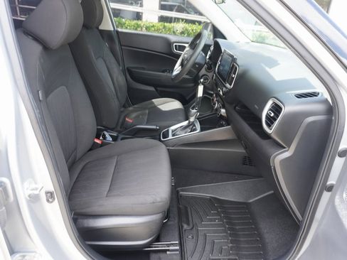 Used 2022 Hyundai Venue SE w/ Cargo Package image 17
