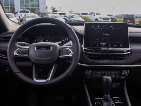 New 2026 Jeep Compass Latitude image 22