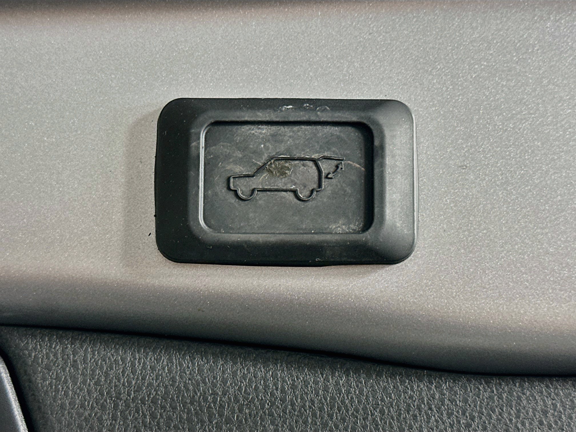 Used 2023 Toyota RAV4 XLE Premium FWD image 29