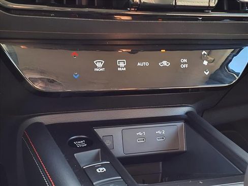 Used 2025 Nissan Kicks SR image 18