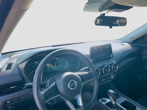 Used 2021 Nissan Sentra SV image 9