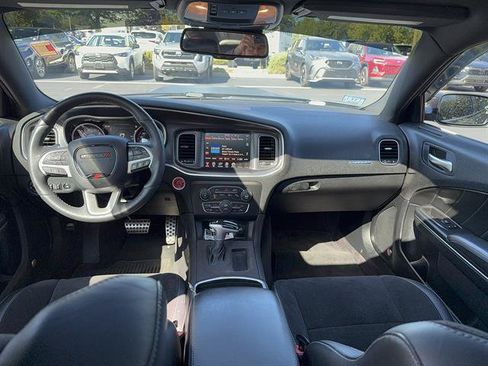 Used 2016 Dodge Charger R/T Scat Pack w/ Technology Group RWD image 9