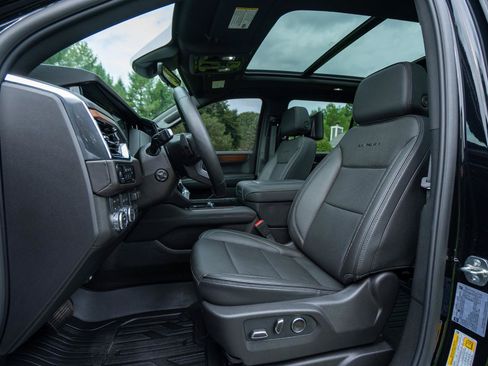 Used 2026 GMC Yukon XL Denali w/ Denali Reserve Package AWD/4WD image 13