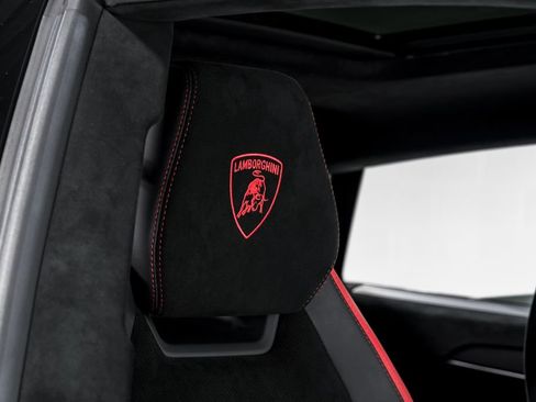Used 2024 Lamborghini Urus Performante AWD/4WD image 42