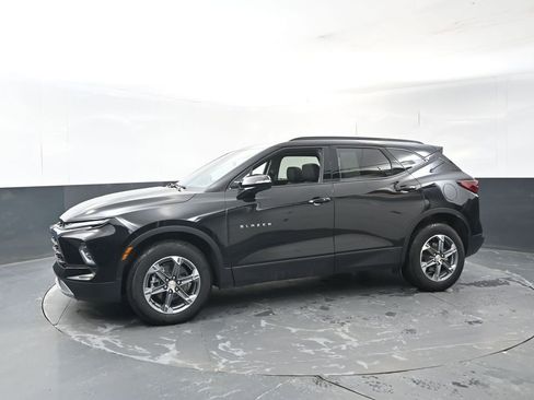 Used 2023 Chevrolet Blazer LT image 2