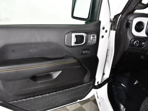 Used 2025 Jeep Wrangler Unlimited Sahara AWD/4WD image 35