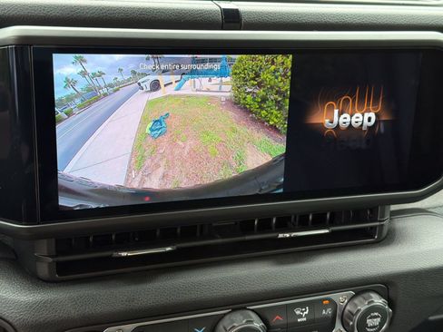 Used 2026 Jeep Wrangler Sport AWD/4WD image 18