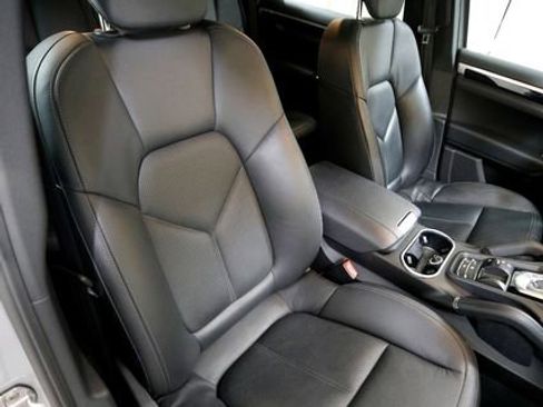 Used 2014 Porsche Cayenne image 9