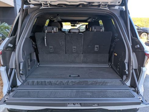 Certified 2025 Lincoln Navigator Black Label image 13