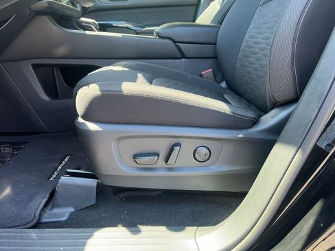 Used 2025 Nissan Pathfinder SV FWD image 22