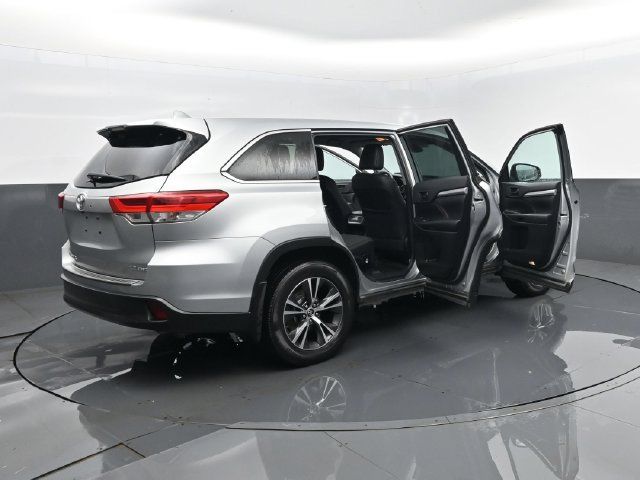 Used 2019 Toyota Highlander Plus AWD/4WD image 27