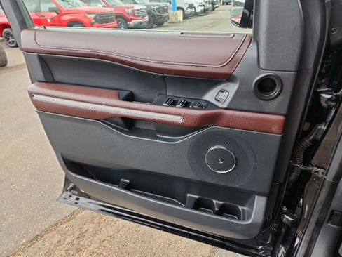 Used 2023 Ford Expedition Limited image 14