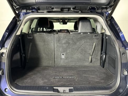 Used 2021 Toyota Highlander XLE FWD image 25