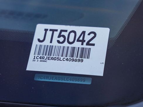 Used 2020 Jeep Grand Cherokee Altitude image 28