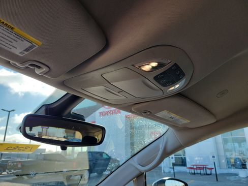 Used 2024 Chrysler Voyager LX image 30