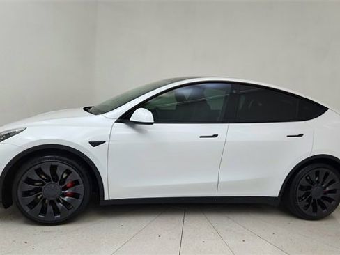 Used 2023 Tesla Model Y Performance image 3