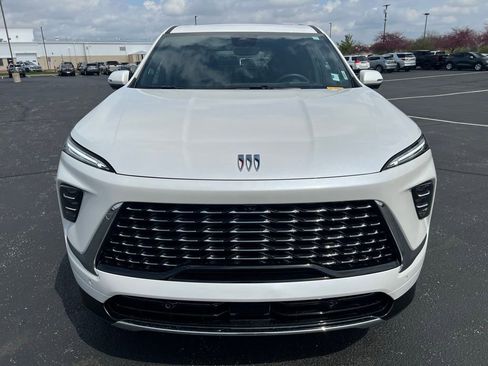 Used 2025 Buick Enclave Avenir w/ Super Cruise Package image 6