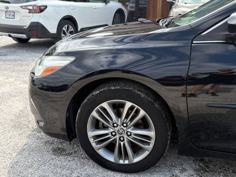 Used 2015 Toyota Camry SE w/ Moonroof Package FWD image 2