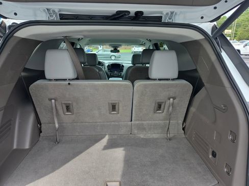 Used 2021 Chevrolet Traverse LT w/ LT Premium Package FWD image 8