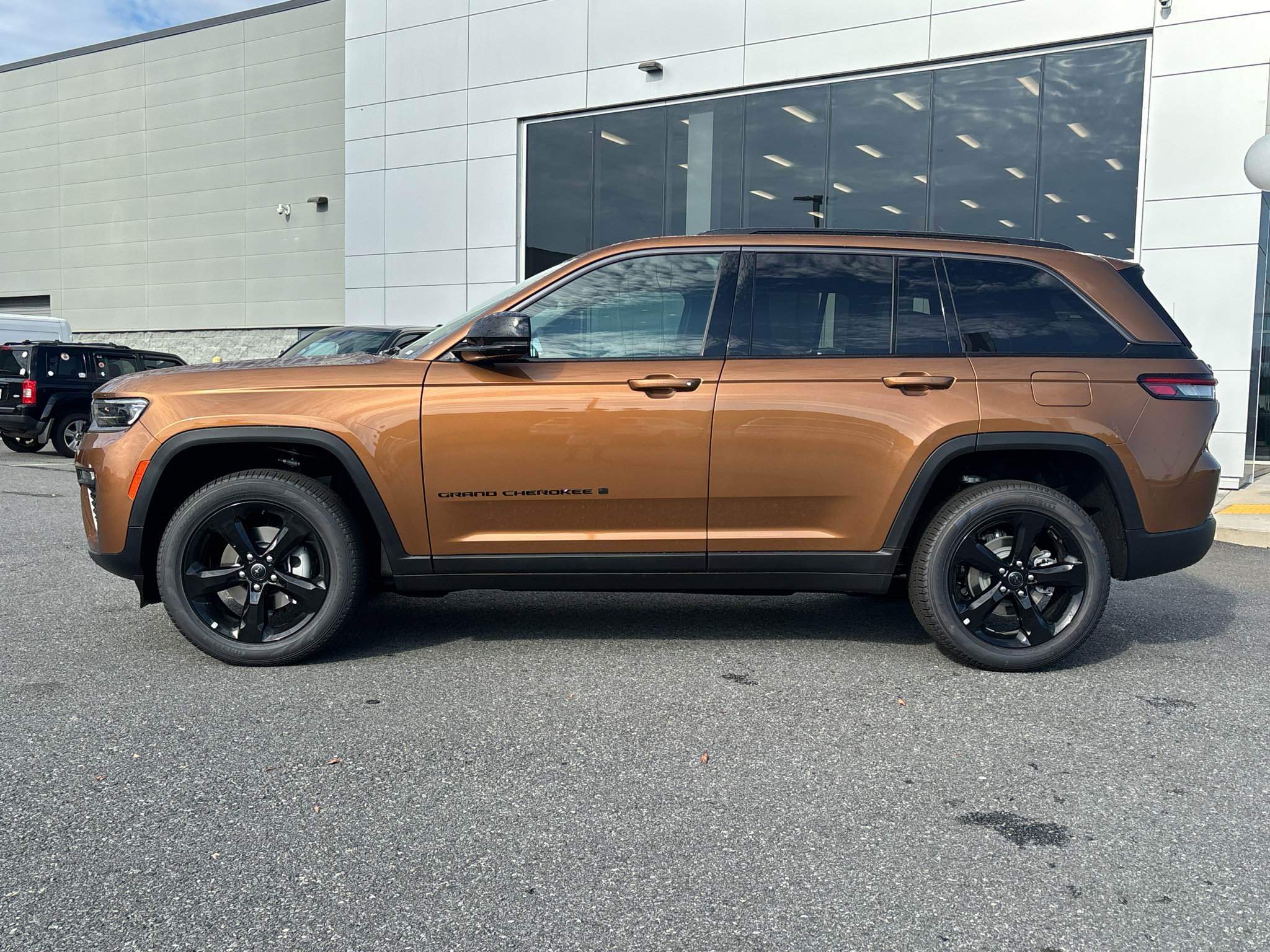 New 2027 Jeep Grand Cherokee Limited w/ Limited Altitude Package RWD image 3