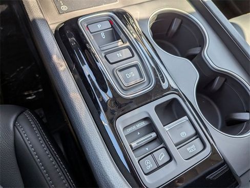 New 2025 Honda Pilot Touring image 16