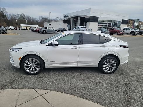 Certified 2024 Buick Envista Avenir image 4