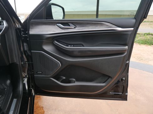 Used 2022 Jeep Grand Cherokee Overland image 13