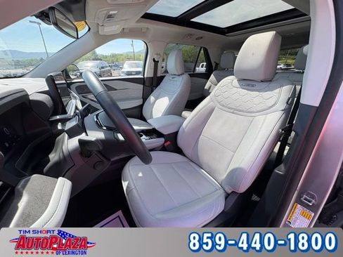 Used 2025 Ford Explorer Platinum w/ Ultimate Package AWD/4WD image 28