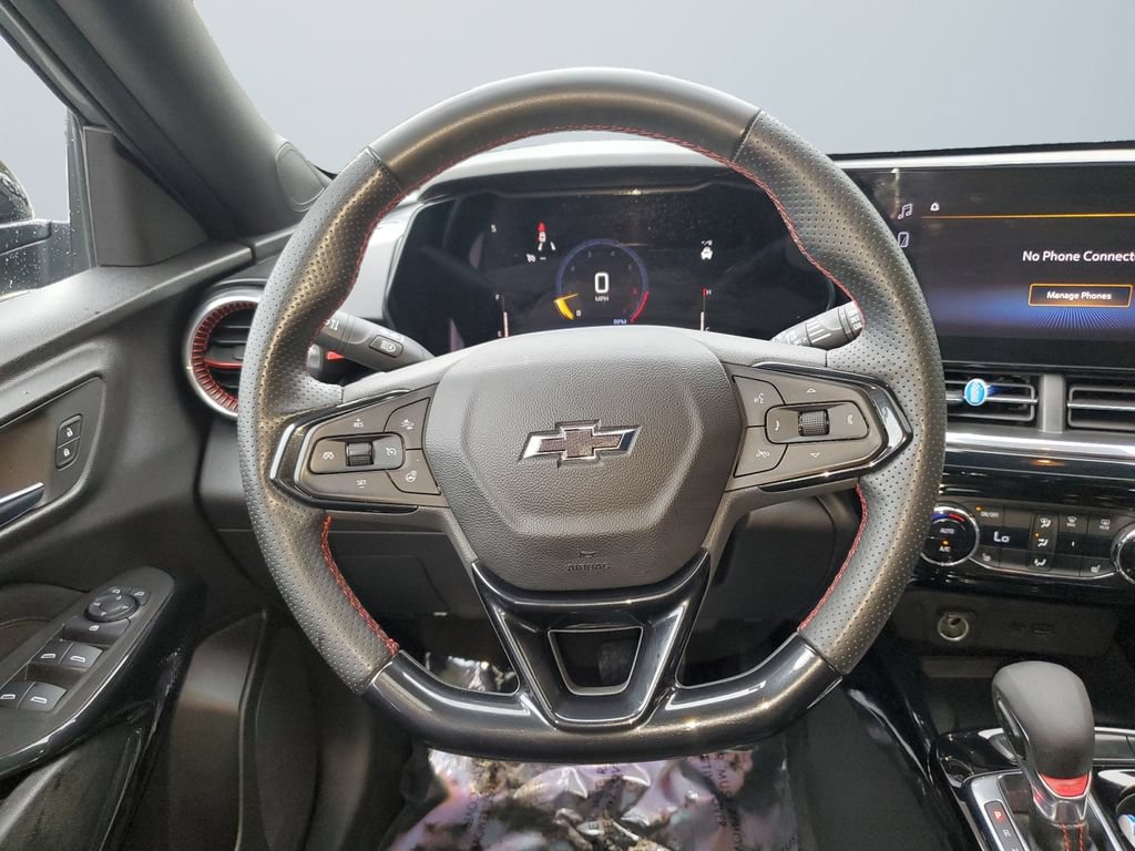Used 2025 Chevrolet Trax RS w/ Sunroof Package FWD image 12