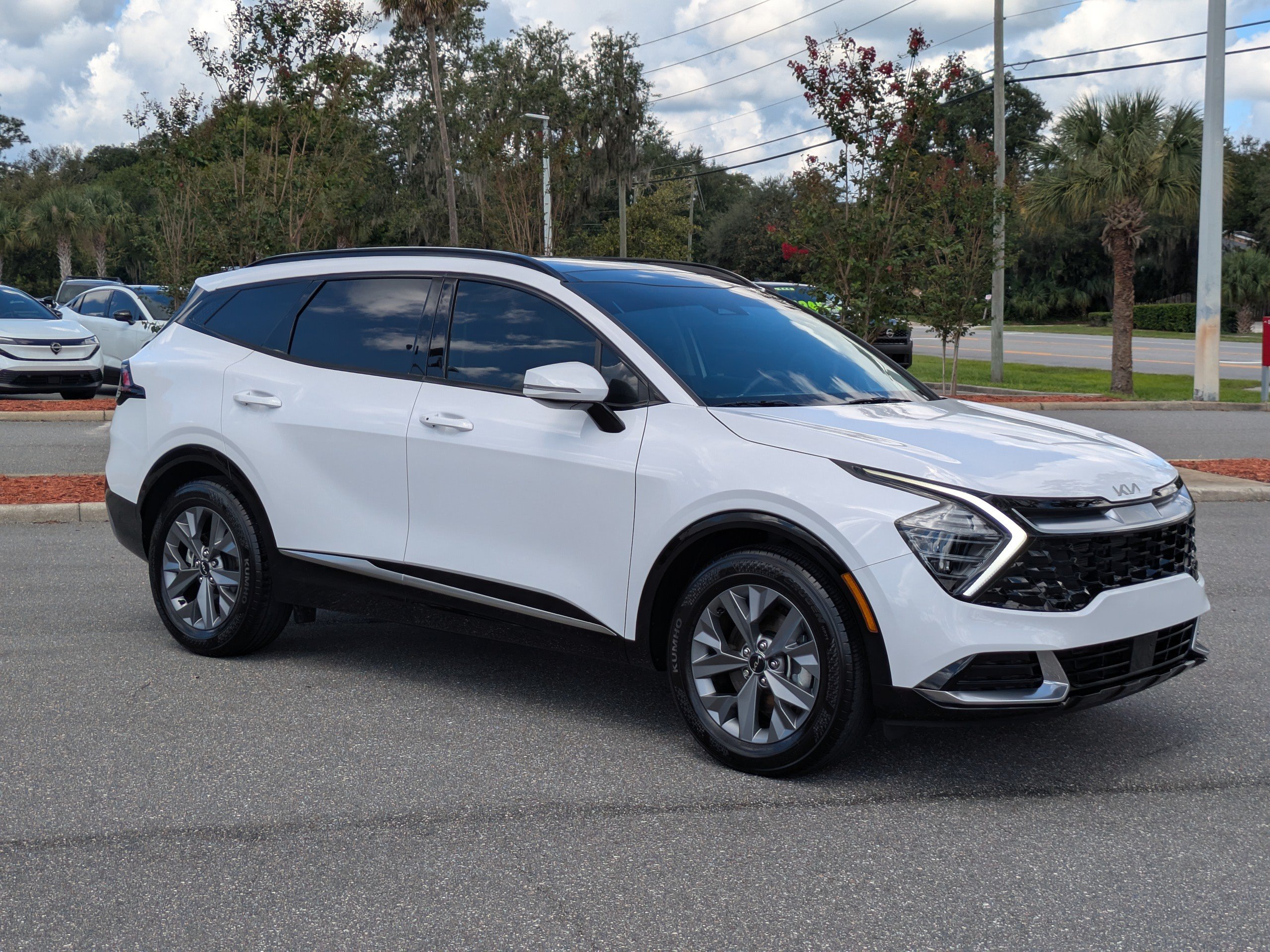 Used 2025 Kia Sportage SX FWD image 2