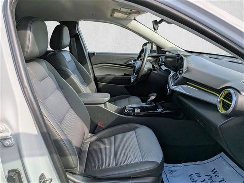 Used 2024 Chevrolet Trax LT w/ Driver Confidence Package image 21